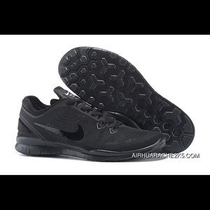 All black nike sneakers (price negotiable!)